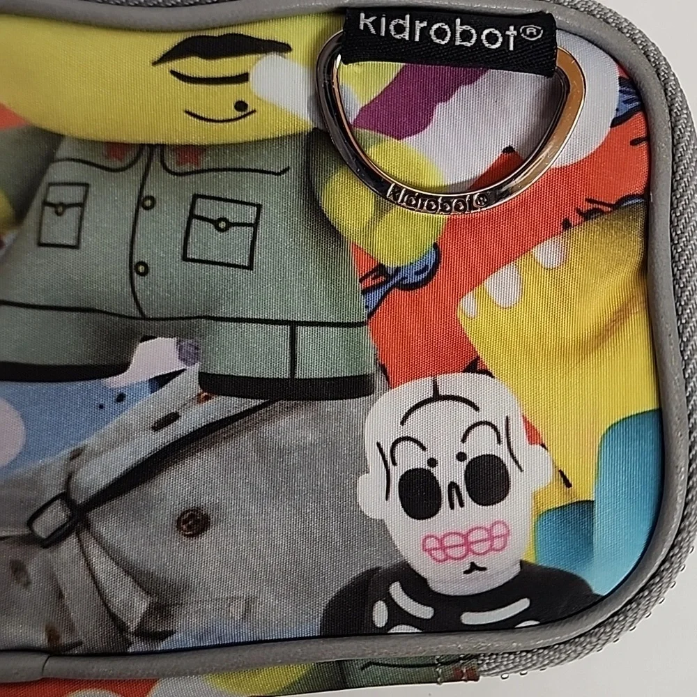 Kidrobot Vintage Rare Y2K Multicolor Pile Up Print Robot Amazing Zip Bag